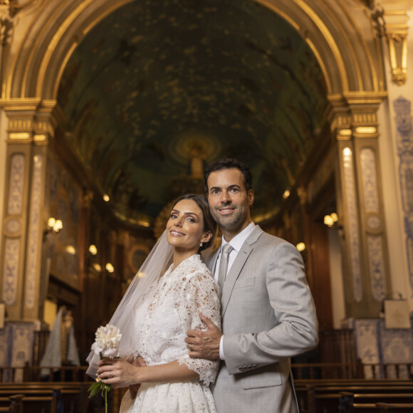 Carol Celico se casou com o empresário Eduardo Scarpa em uma cerimônia intimista