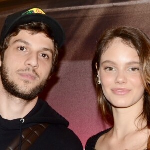 Laura Neiva e Chay Suede haviam feito mistério sobre o nome do seu segundo filho