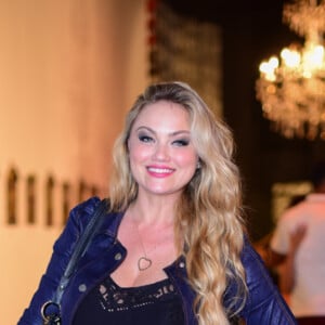 Ellen Rocche conferiu a apresentação do espetáculo 'Homens no Divã'