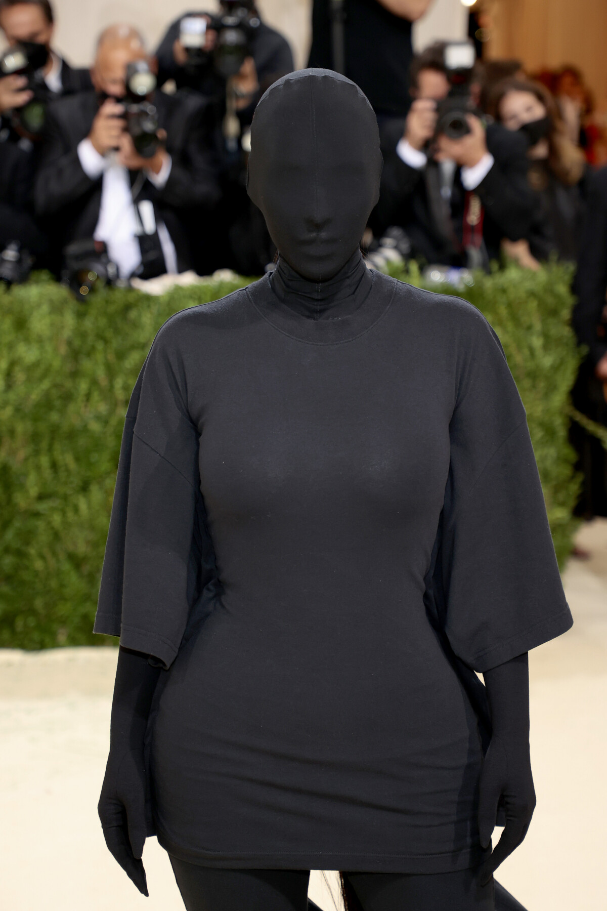 Foto Look de Kim Kardashian no MET Gala viralizou na web por cobrir
