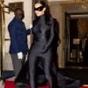 Kim Kardashian exibiu o rosto para a festa após o MET Gala, tirando a máscara que chocou a web e rendeu memes no tapete vermelho