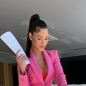 Andressa Suita vai apresentar looks poderosos em seu canal