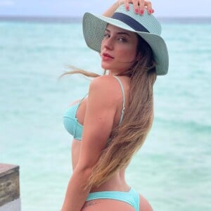 De biquíni, Gabi Martins ostentou curvas nas Maldivas
