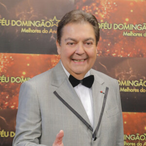 Fausto Silva retirou um cateter usado para diálise em agosto de 2021