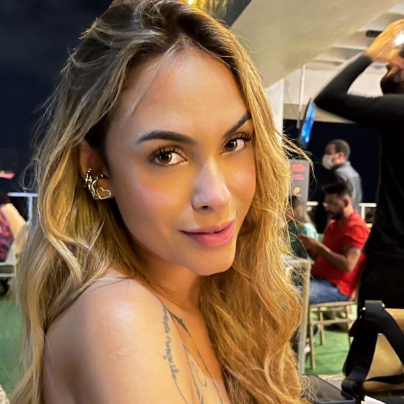 Sarah Andrade viajou para João Pessoa acompanhada de Lucas Viana