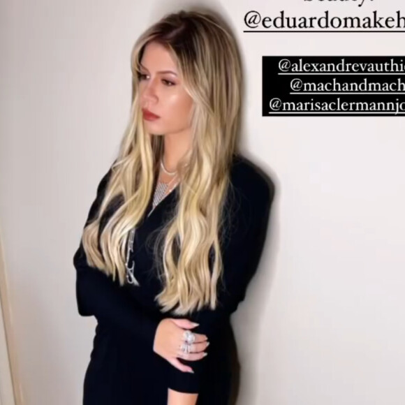 Marília Mendonça usou joias Marisa Clermann e sapato bico fino de R$ 13.756