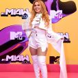 Joelma usou look monocromático branco no MTV MIAW