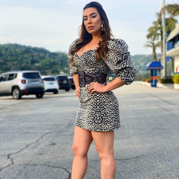 Naiara Azevedo rebateu críticas e falou sobre aceitação do seu corpo