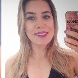 Barriga de Naiara Azevedo antes de emagrecer é exibida em fotos pela cantora, que não esconde procedimentos a que se submeteu para mudar o corpo