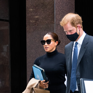 Meghan Markle escolheu produções sóbrias e em tons neutros, em sua maioria