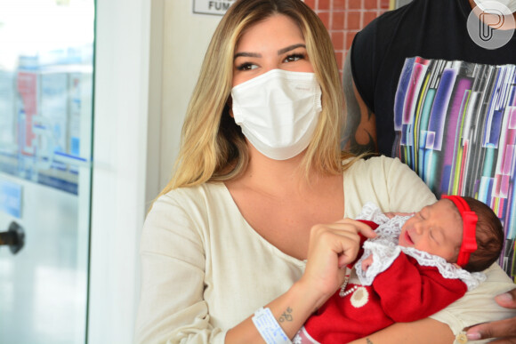 Lorena Improta festejou parto humanizado da filha, Liz: 'Emocionante e inesquecível!'