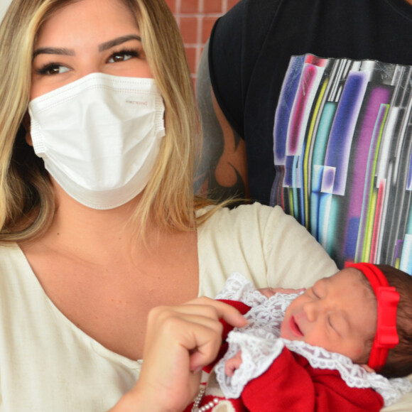 Lorena Improta festejou parto humanizado da filha, Liz: 'Emocionante e inesquecível!'