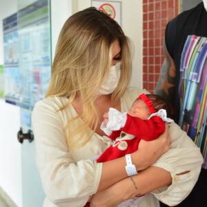 Filha de Lorena Improta e Leo Santana é dona de um enxoval de R$ 20 mil