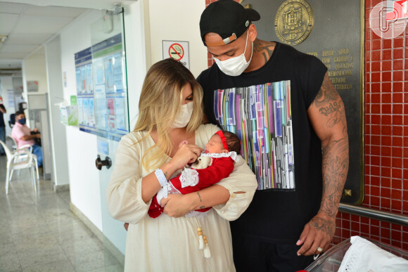 Filha de Lorena Improta e Leo Santana nasceu com 2,8 quilos e 48 centímetros