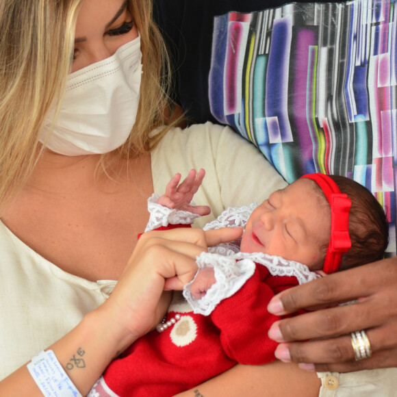 Lorena Improta e Leo Santana são pais de Liz, nascida em 26 de setembro de 2021