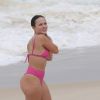 Larissa Manoela desfilou suas curvas na Praia da Barra da Tijuca, na Zona Oeste do Rio