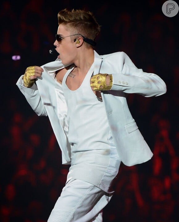 Após desmaio, Justin Bieber foi parar no hospital, e ao receber alta, brigou com fotógrafo na saída do local