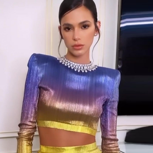 Bruna Marquezine em Paris: veja detalhes do look da atriz