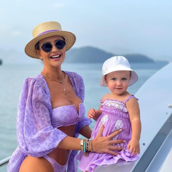 Ana Paula Siebert não abre mão de looks combinando com a filha, Vicky