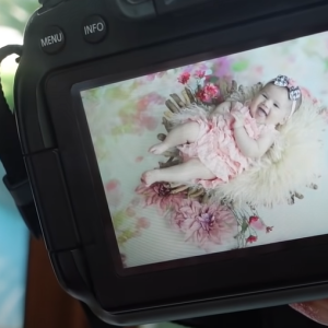 Virgínia mostrou algumas das fotos dos 4 meses da filha ainda em vídeo