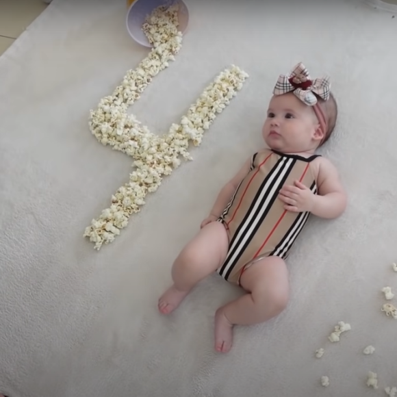 Virgínia Fonseca vestiu a filha com um maiô de grife para fazer as fotos de 4 meses