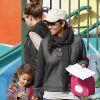 Halle Berry alegou que a filha, Nahla, sofrefira 'danos psicológicos' ao alisar os fios