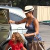 Halle Berry é sempre flagrada com a filha, Nahla, nas ruas de Los Angeles, nos Estados Unidos