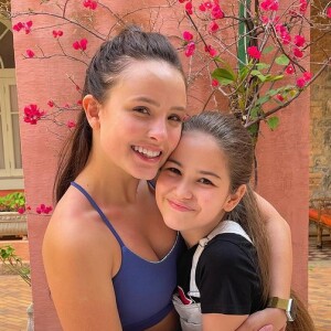 Larissa Manoela está gravando novela 'Além da Ilusão' em Poços de Caldas (MG), com atriz mirim Sofia Budke, de 10 anos, e mostrou bastidores