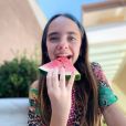  Atriz da novela 'Carinha de Anjo', Lara Fanganiello não dispensa melancia, sua fruta favorita 