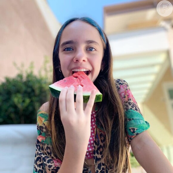 Atriz da novela 'Carinha de Anjo', Lara Fanganiello não dispensa melancia, sua fruta favorita
