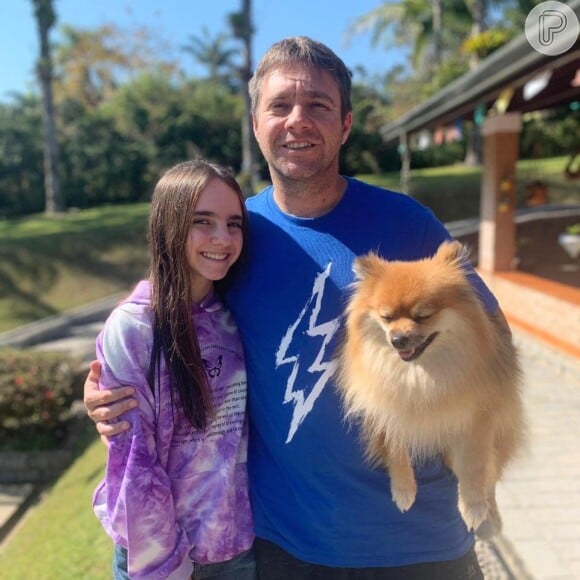 Lara Fanganiello, ao lado do pai, também é fã dos pets