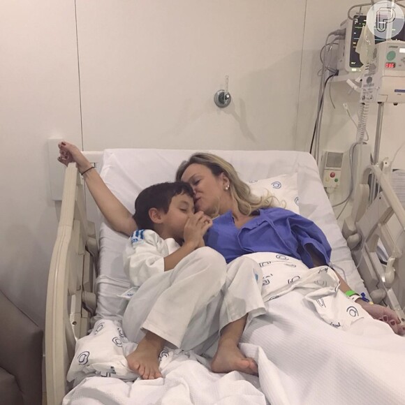 Eliana mostrou fotos em que Arthur aparece deitado a seu lado em uma cama de hospital