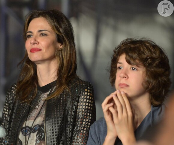 Luciana Gimenez leva o filho Lucas Jagger ao show de Paul McCartney no estádio Allianz Parque, em São Paulo, em 26 de novembro de 2014