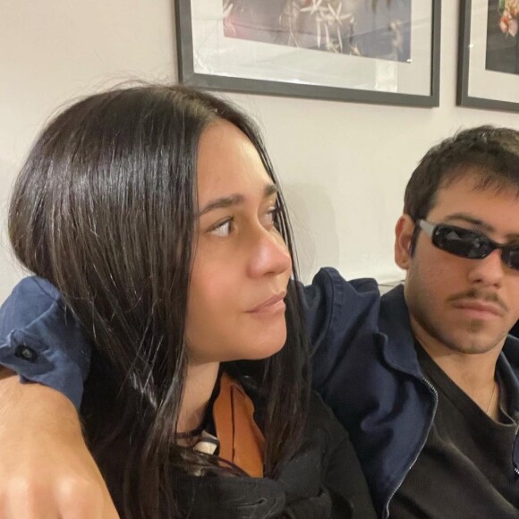 Alessandra Negrini posa com Antônio em foto e seguidores perguntam se é namorado