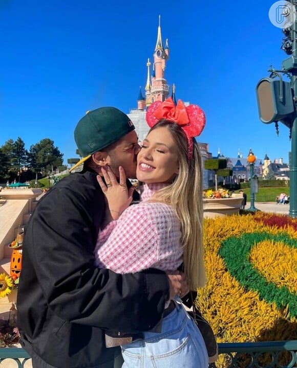 Virgínia ganha beijo de Zé Felipe em passeio pela Disney de Paris