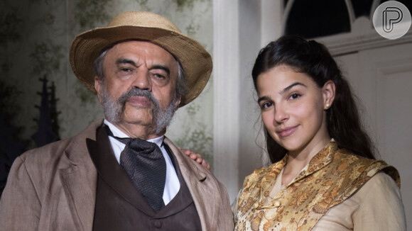 Pilar (Gabriela Medvedovski) e o pai, Eudoro (José Dumont), se emocionam em pedido de perdão do fazendeiro na novela 'Nos Tempos do Imperador'