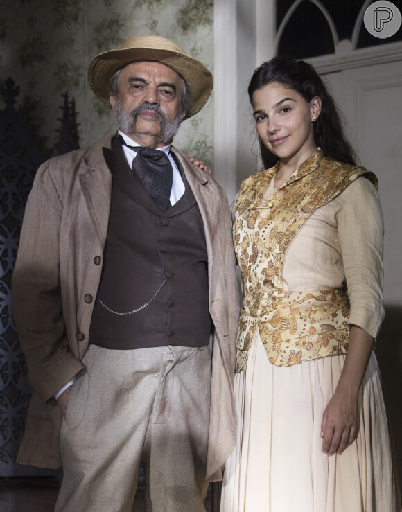 Pilar (Gabriela Medvedovski) e o pai, Eudoro (José Dumont), fazem as pazes na novela 'Nos Tempos do Imperador'