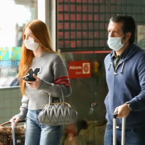 Marina Ruy Barbosa e o namorado tomaram direções opostas após perceberem os paparazzi