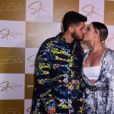 Beijo de Virgínia Fonseca e Zé Felipe é alvo dos paparazzi em evento