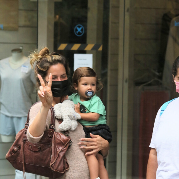 Giovanna Ewbank foi com os filhos ao médico, mas deixou Bless, de 6 anos, em casa