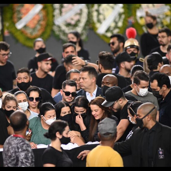 Milhares de fãs passaram pelo Ginásio Goiânia Arena para se despedir de Marília Mendonça