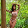 Biquínis de famosas: a modelo Aline Campos, novo nome artístico de Aline Riscado, escolheu biquíni nude para viagem à Bahia