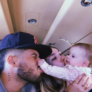 Virgínia Fonseca e Zé Felipe viajam de avião com a filha, Maria Alice