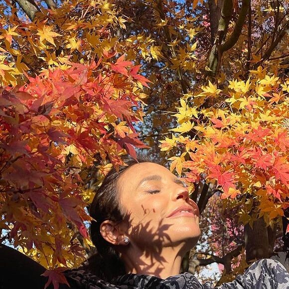 Embora discreta, Ivete Sangalo também publicou uma foto da viagem com a irmã e ainda escreveu legenda misteriora