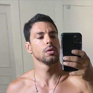 Cauã Reymond sem camisa