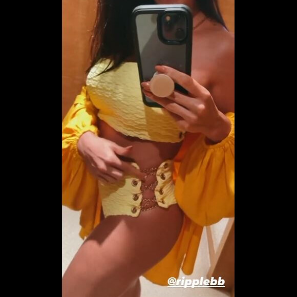 Biquíni de Andressa Suita: modelo filmou detalhes de seu look de praia em vídeo
