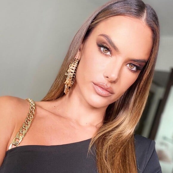 Alessandra Ambrosio não esconde seus namoros nas redes sociais