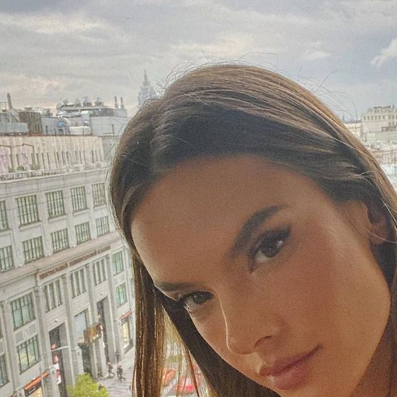 Alessandra Ambrosio em nenhum momento teve contato real com Roberto Cazzaniga