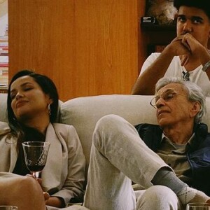 Após cantar com Cateano Veloso, Juliette pegou carona com João Vicente de Castro até em casa, embora o ator tenha desviado do próprio caminho para levar a ex-BBB em segurança