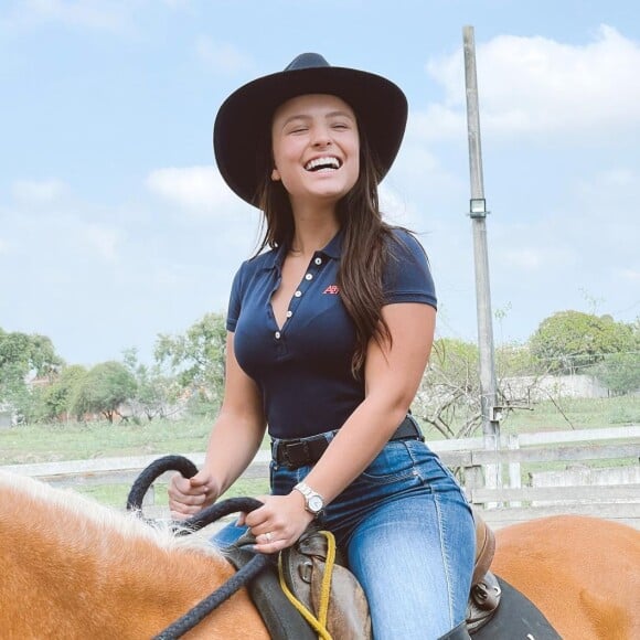 Larissa Manoela precisou voltar a andar a cavalo para novela